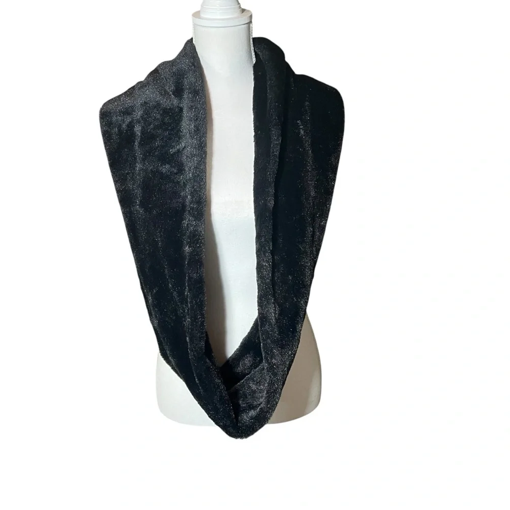 Olivia Fallen Black Faux Fur Infinity Scarf Winter Snow Bunny Cozy Old Money NWT